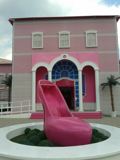 barbie dream house with swimming pool